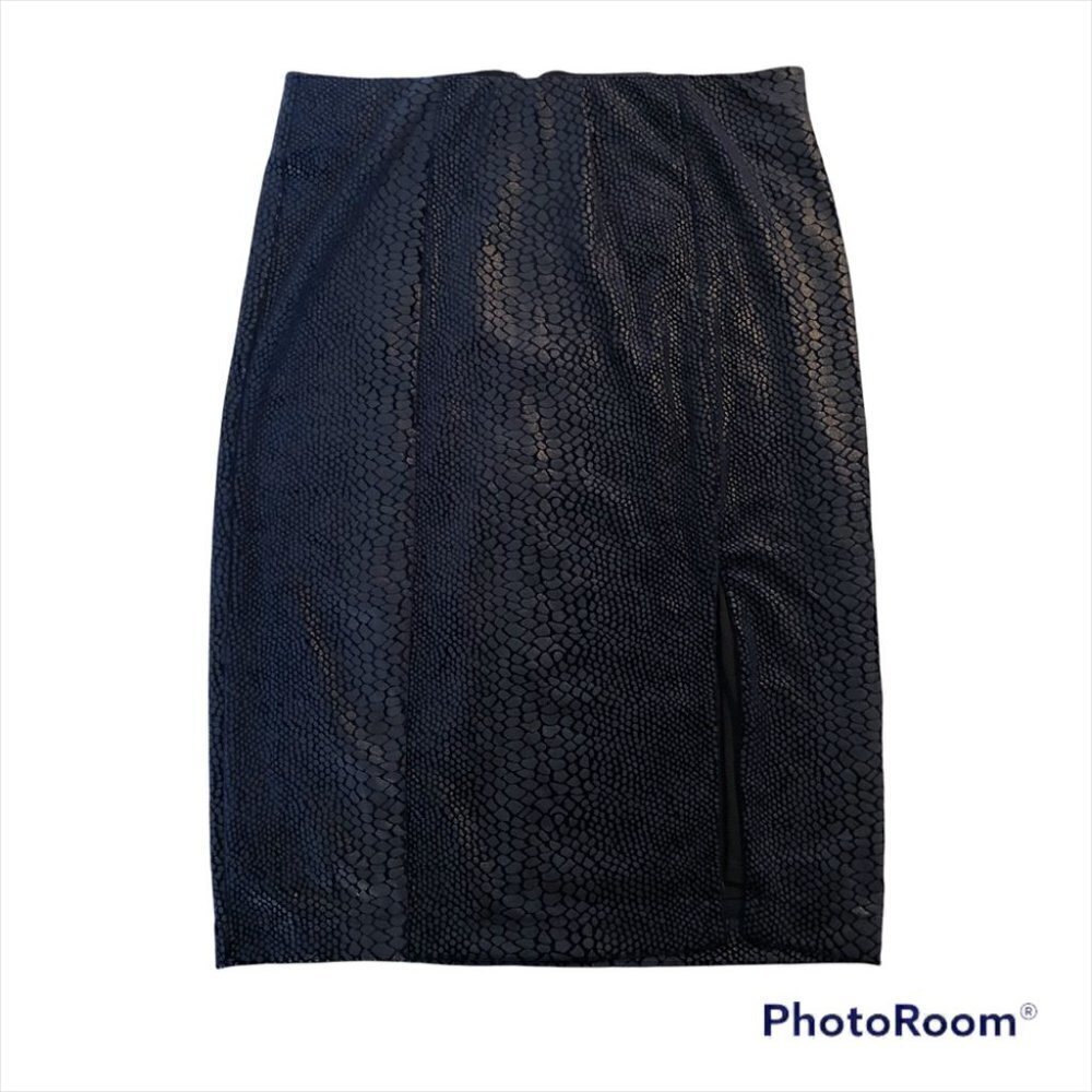 NWOT Guess Pencil Skirt Navy Blue with Shinny Snake Skin Print with Black lining